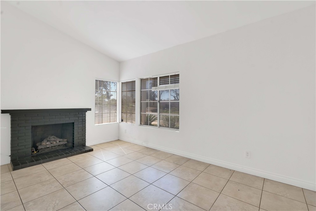 661 North Larch Avenue Rialto, CA 92376 - Photo 4 of 15