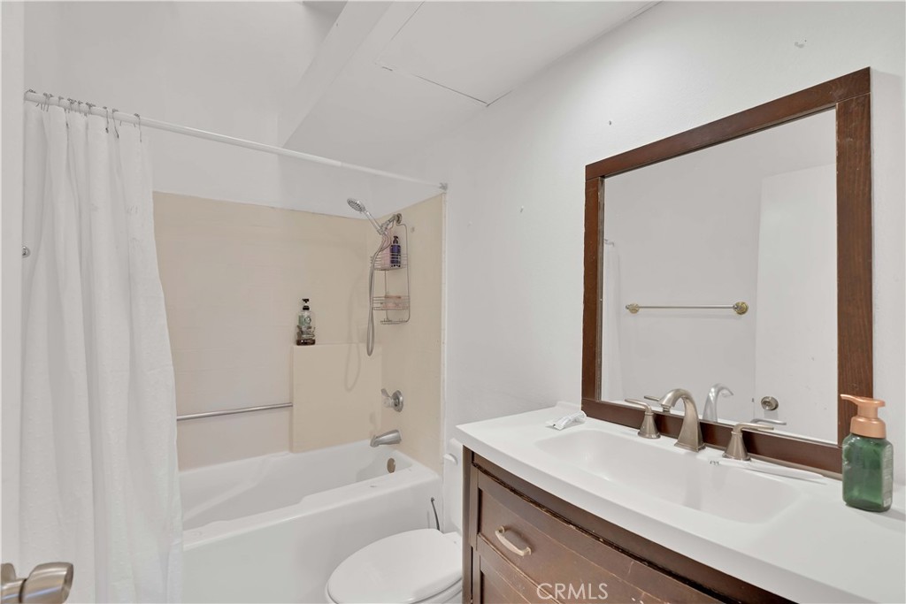 661 North Larch Avenue Rialto, CA 92376 - Photo 9 of 15