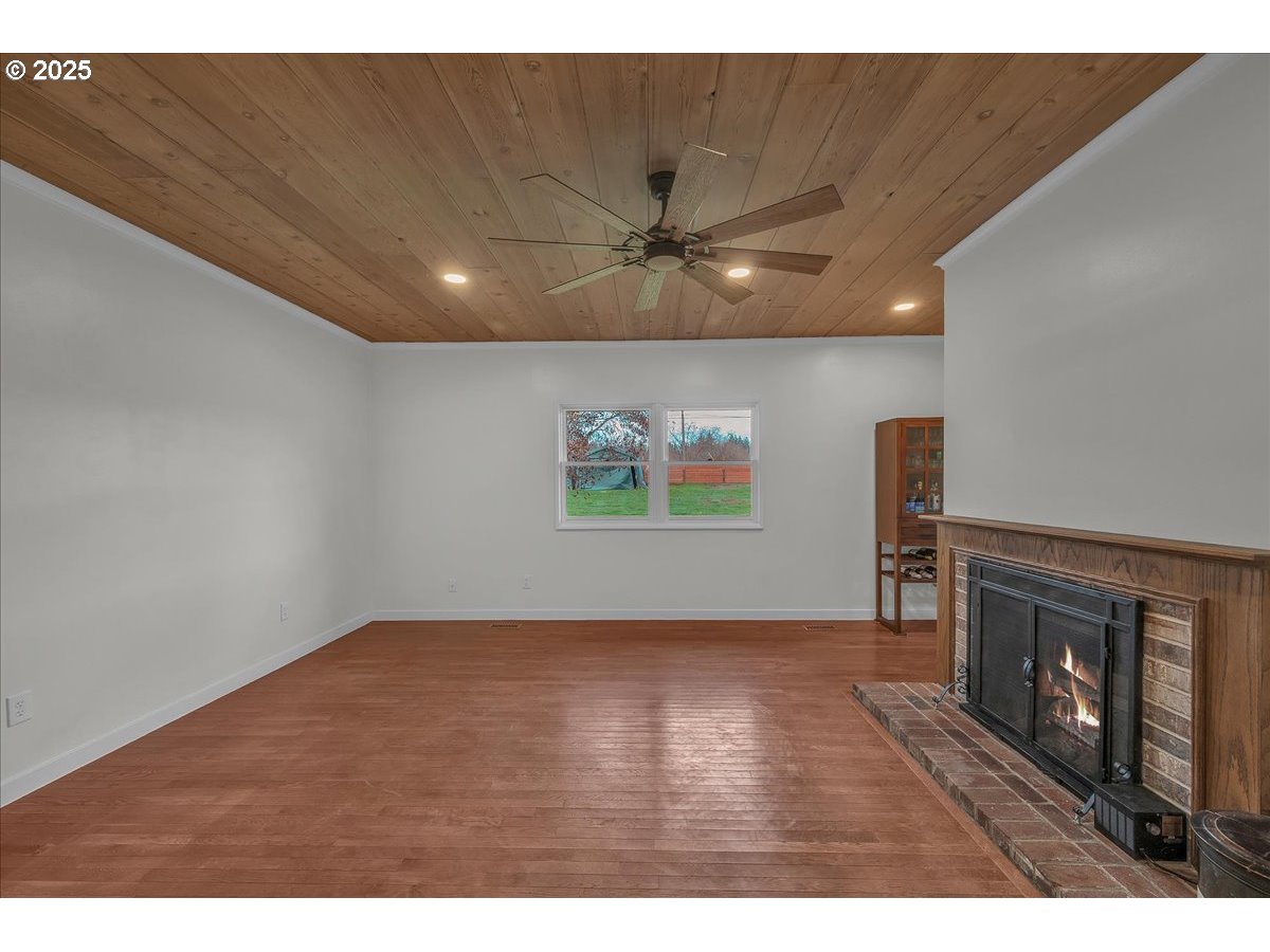 19448 Southwest Scholls Ferry Road Beaverton, OR 97007 - Photo 19 of 45 a view of an empty room with a window