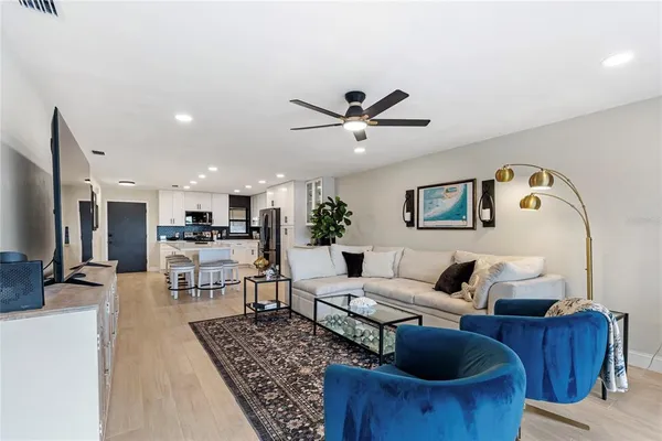 $3,700 | 3887 Catalina Drive, Bradenton, FL 34210