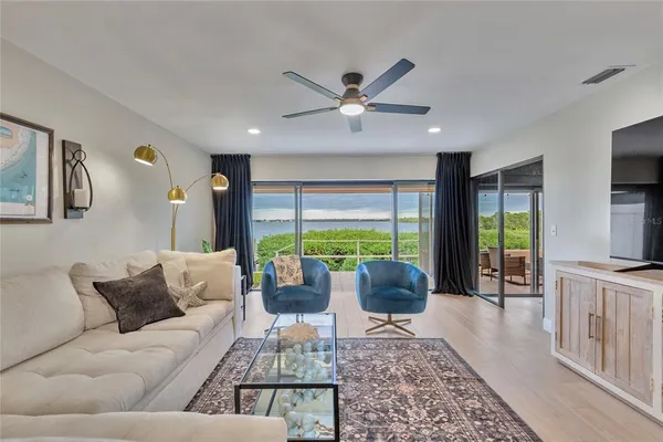$3,700 | 3887 Catalina Drive, Bradenton, FL 34210