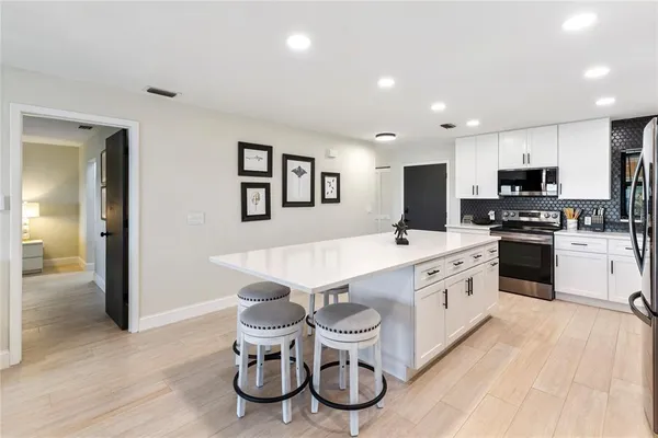 $3,700 | 3887 Catalina Drive, Bradenton, FL 34210