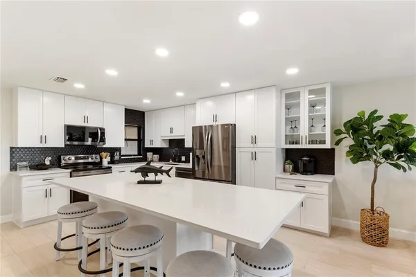 $3,700 | 3887 Catalina Drive, Bradenton, FL 34210