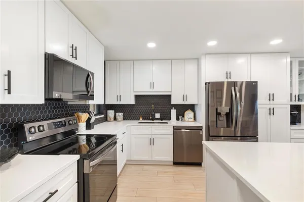 $3,700 | 3887 Catalina Drive, Bradenton, FL 34210