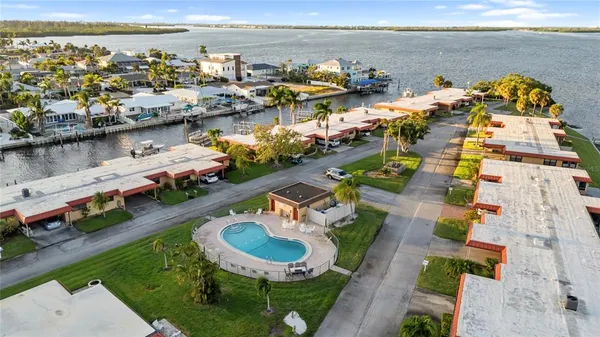 $3,700 | 3887 Catalina Drive, Bradenton, FL 34210