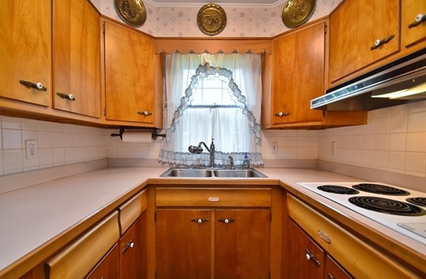 29 Ferncroft Road Shrewsbury, MA 01545 - Photo 3 of 17 Gallery Image 3