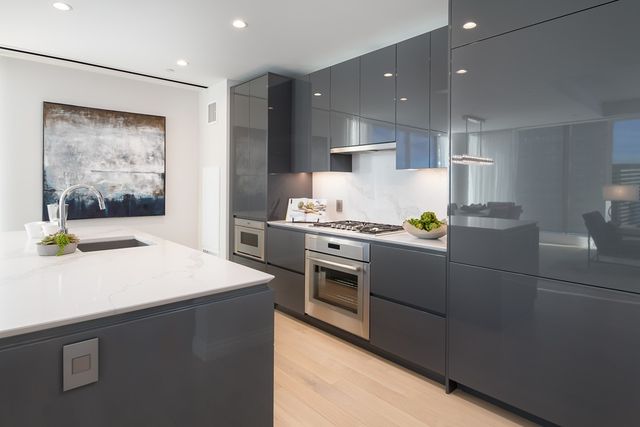 $1,890,000 | 133 Seaport Boulevard, Unit 1023, Boston, MA 02210