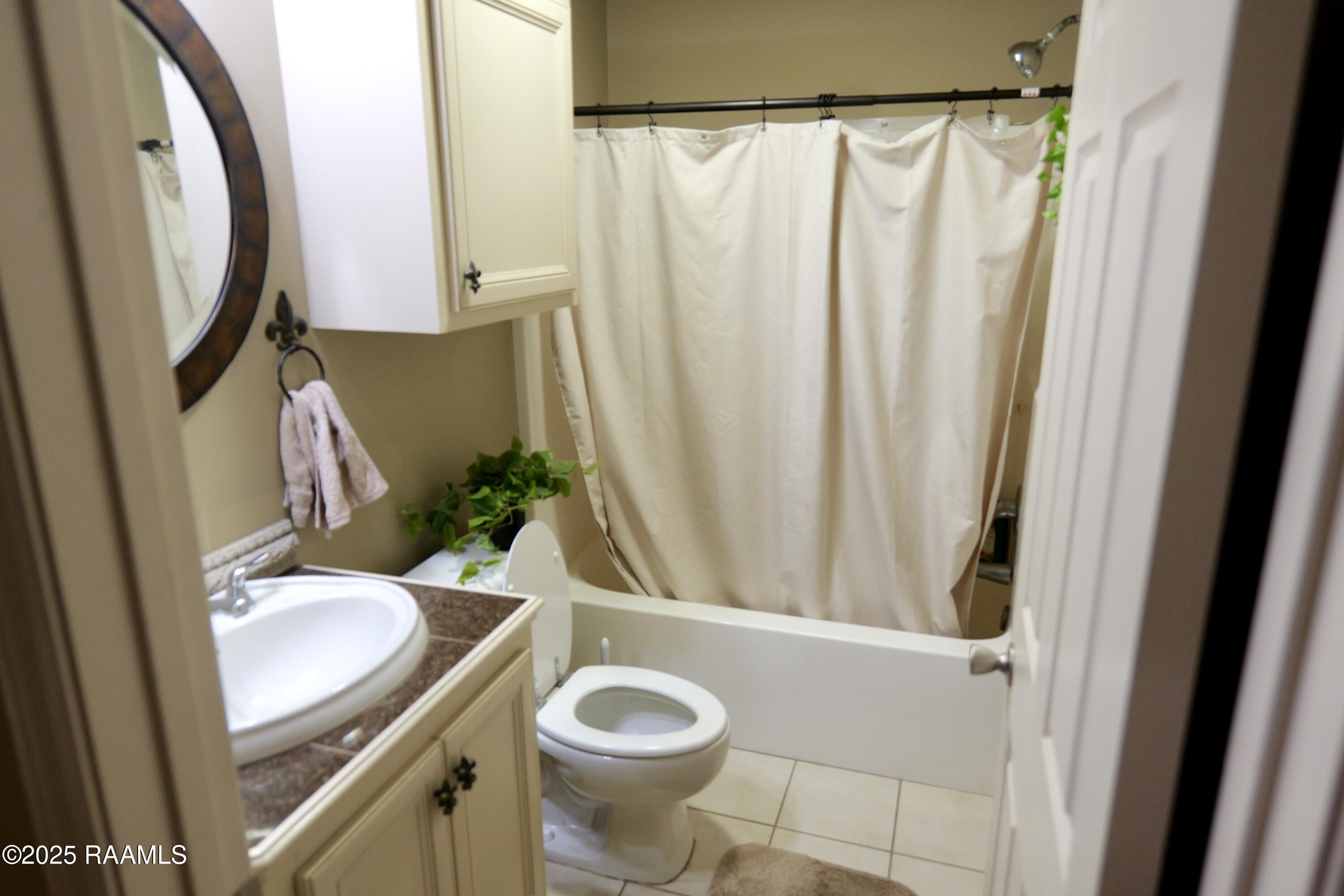 201 Camino Real Road, Unit B Lafayette, LA 70503 - Photo 8 of 13 Bath 2