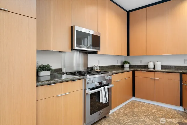 $1,399,999 | 303 East Pike Street, Unit PH1, Seattle, WA 98122