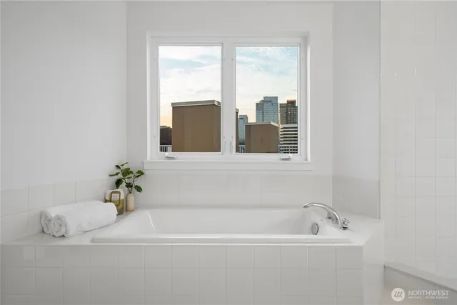 $1,399,999 | 303 East Pike Street, Unit PH1, Seattle, WA 98122