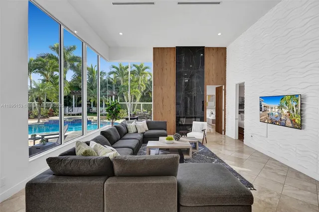 $2,480,000 | 11400 Northwest 7th Street, Plantation, FL 33325