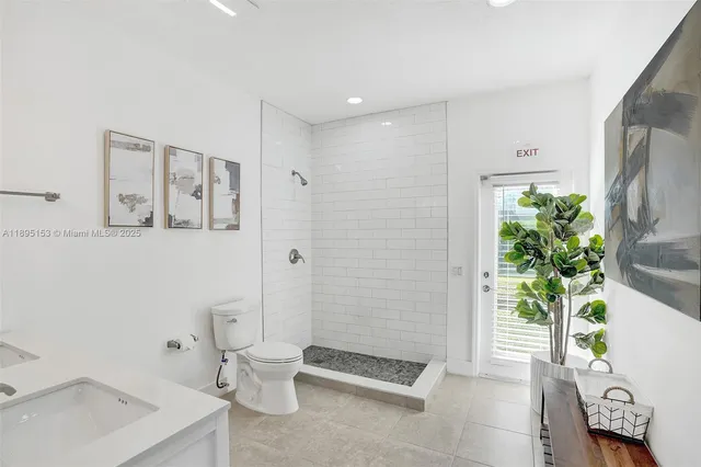 $2,480,000 | 11400 Northwest 7th Street, Plantation, FL 33325