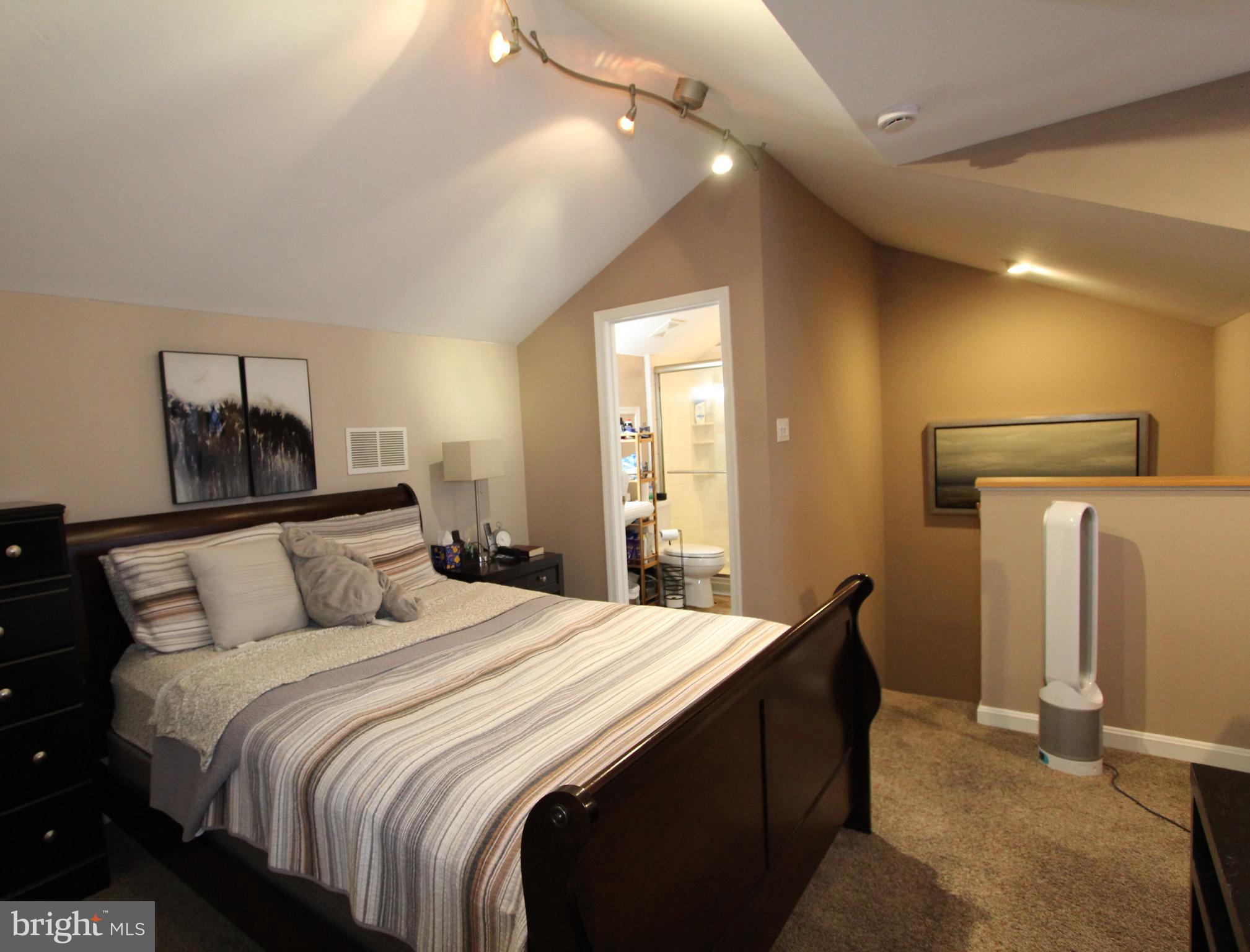 5145 Columbia Road, Unit 831 Columbia, MD 21044 - Photo 31 of 38 Loft bedroom