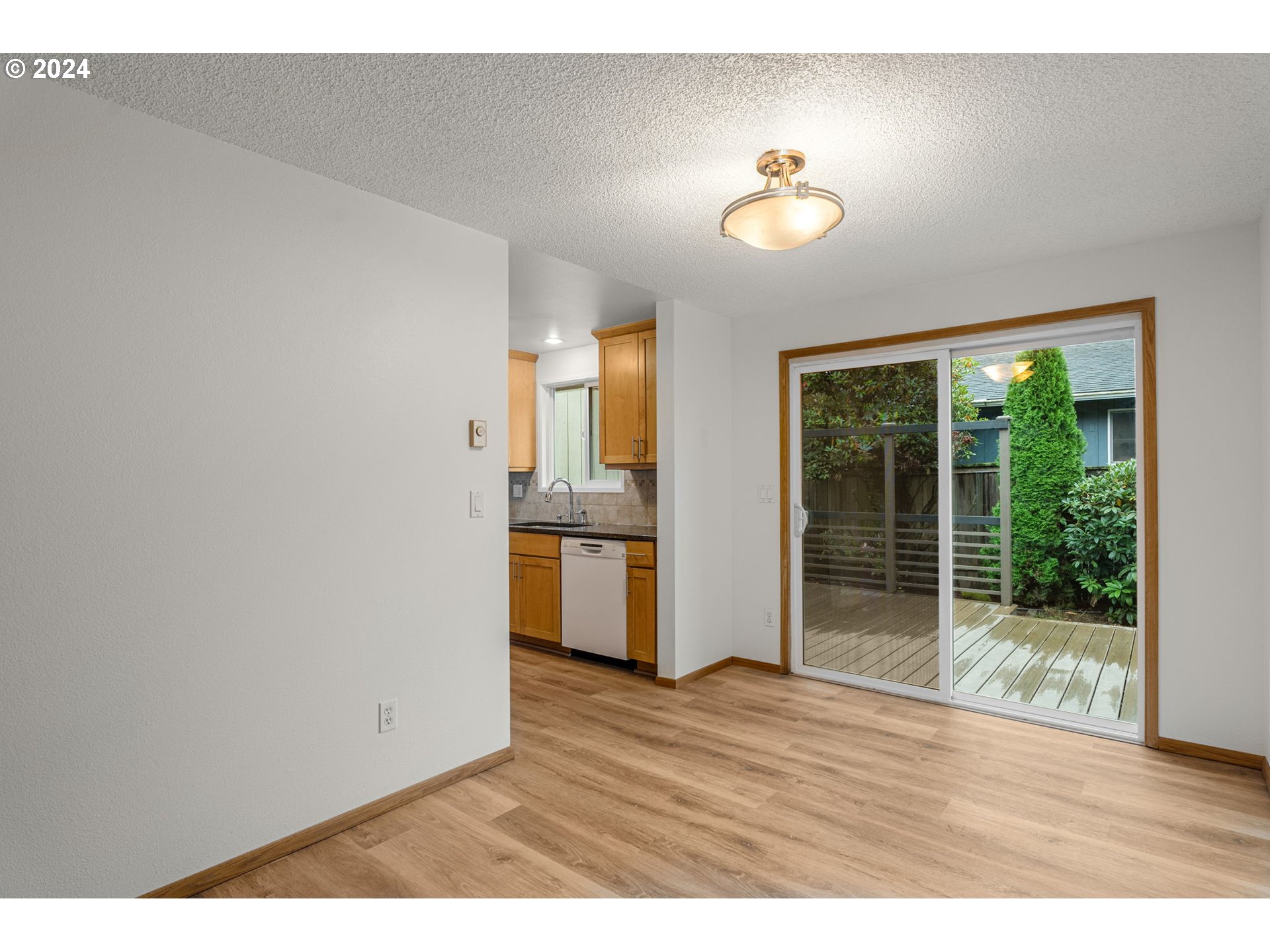 9633 Southwest 55th Avenue Portland, OR 97219 - Photo 16 of 31 Gallery Image 16