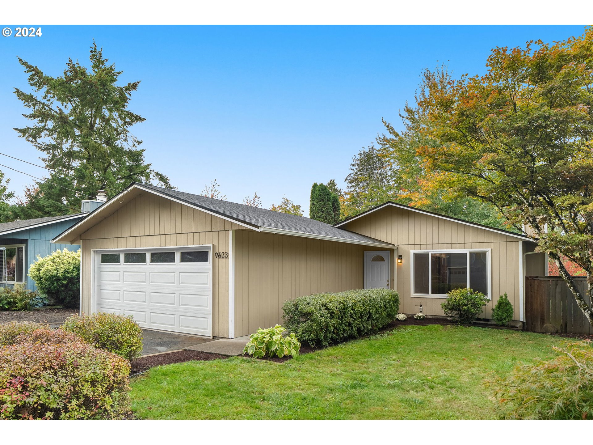 9633 Southwest 55th Avenue Portland, OR 97219 - Photo 3 of 31 Gallery Image 3