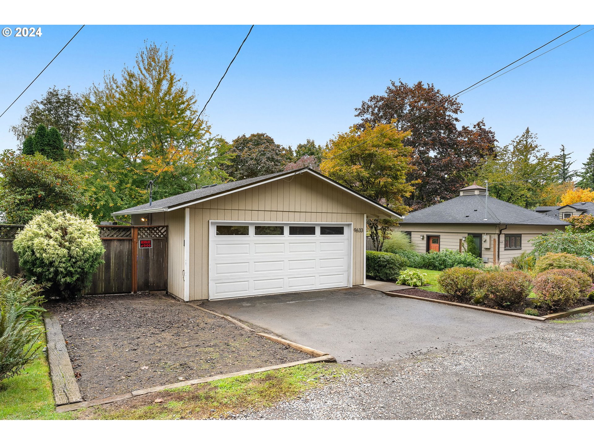 9633 Southwest 55th Avenue Portland, OR 97219 - Photo 4 of 31 Gallery Image 4
