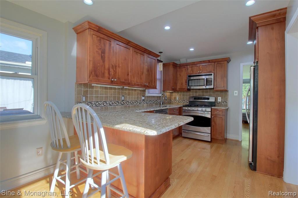 1985 Oxford Road Grosse Pointe Woods, MI 48236 - Photo 6 of 30