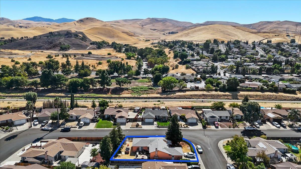 2129 Monostory Court Pittsburg, CA 94565 - Photo 13 of 18 a view of a city