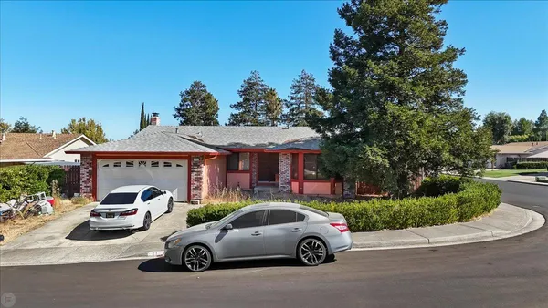 a car parked in front of a white house