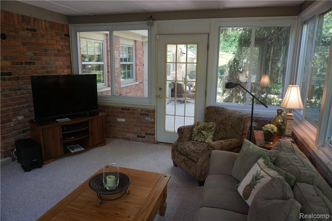 385 Beechview Drive Rochester, MI 48306 - Photo 28 of 56 Sun Porch