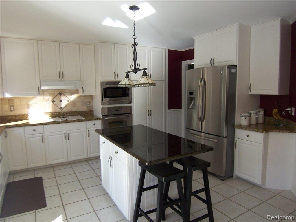 1961 Blue Grass Drive Rochester, MI 48306 - Photo 6 of 57 Granite Counters & S. S. Applian