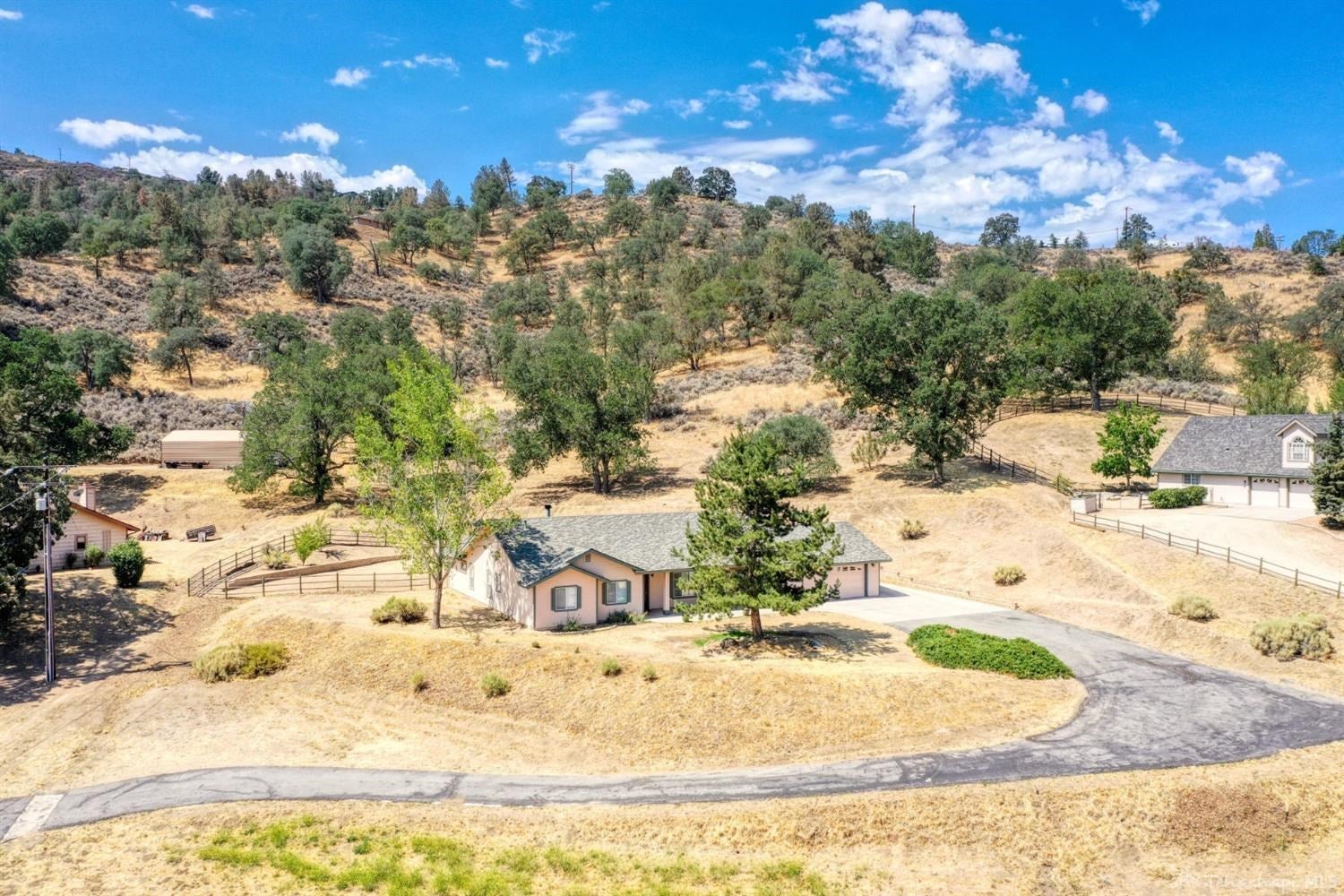 27960 Cumberland Road Tehachapi, CA 93561 - Photo 5 of 43 Gallery Image 5