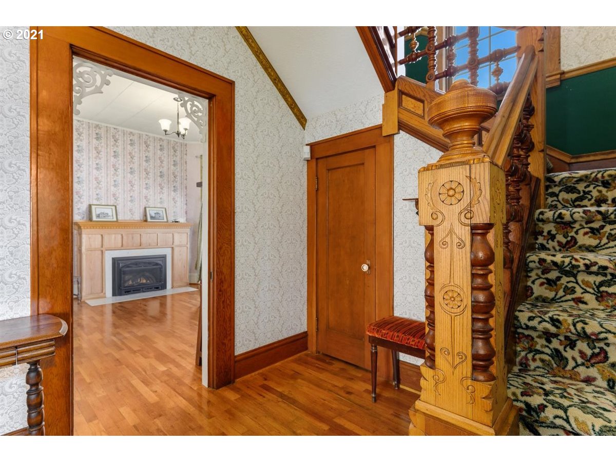 717 Southwest Levens Street Dallas, OR 97338 - Photo 5 of 32 Gallery Image 5
