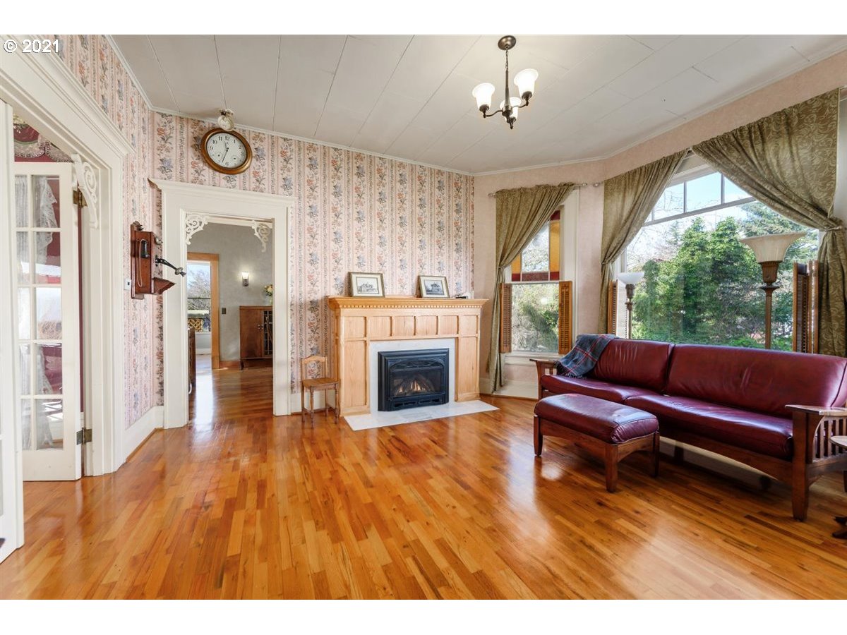 717 Southwest Levens Street Dallas, OR 97338 - Photo 9 of 32 Gallery Image 9