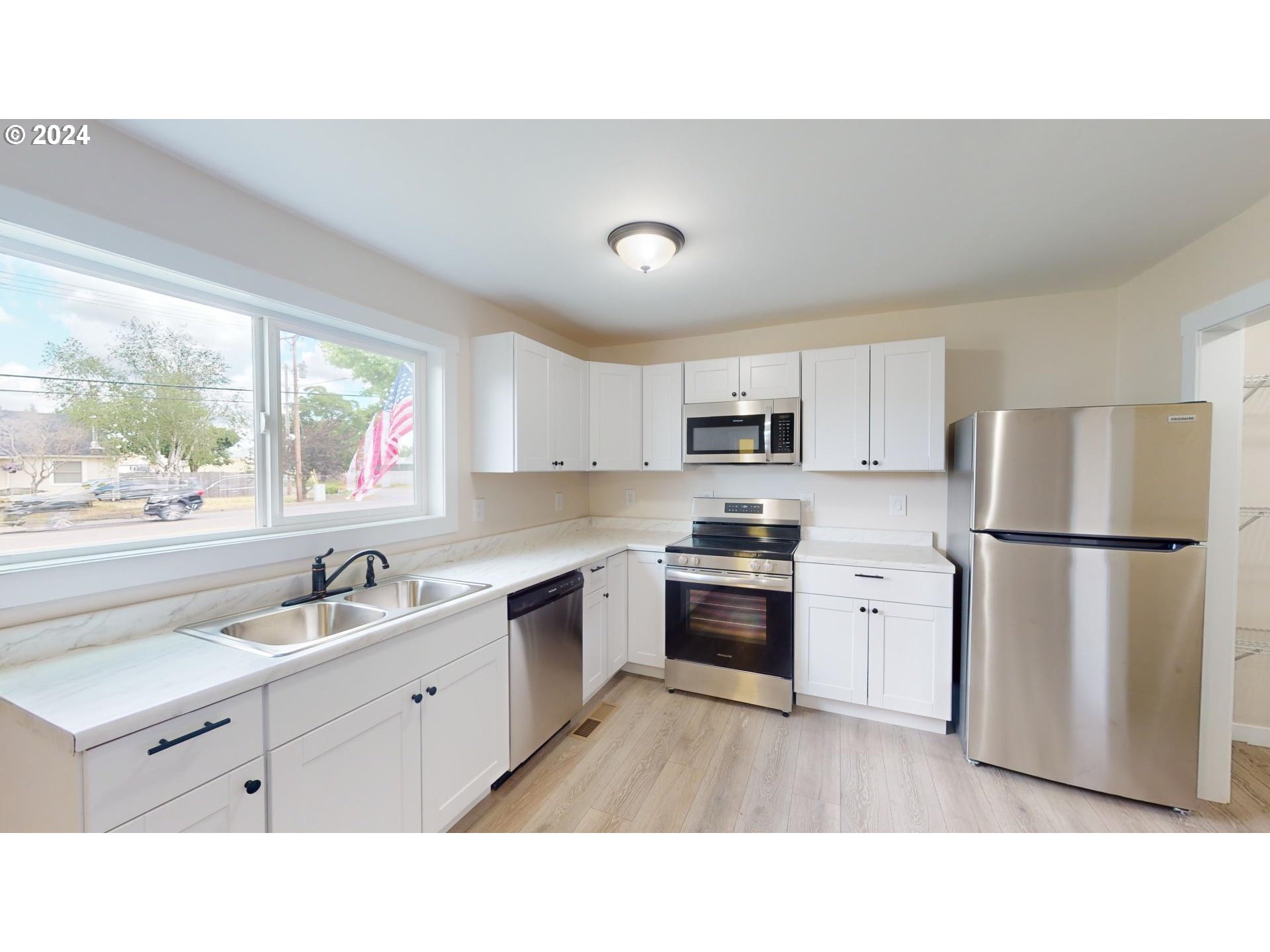 1020 Airport Road Lebanon, OR 97355 - Photo 3 of 28 Gallery Image 3