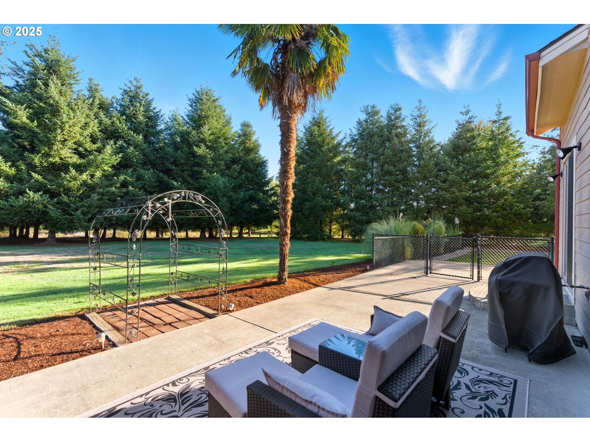 9573 South Gribble Road Canby, OR 97013 - Photo 41 of 48 a park view with a sitting space and garden view