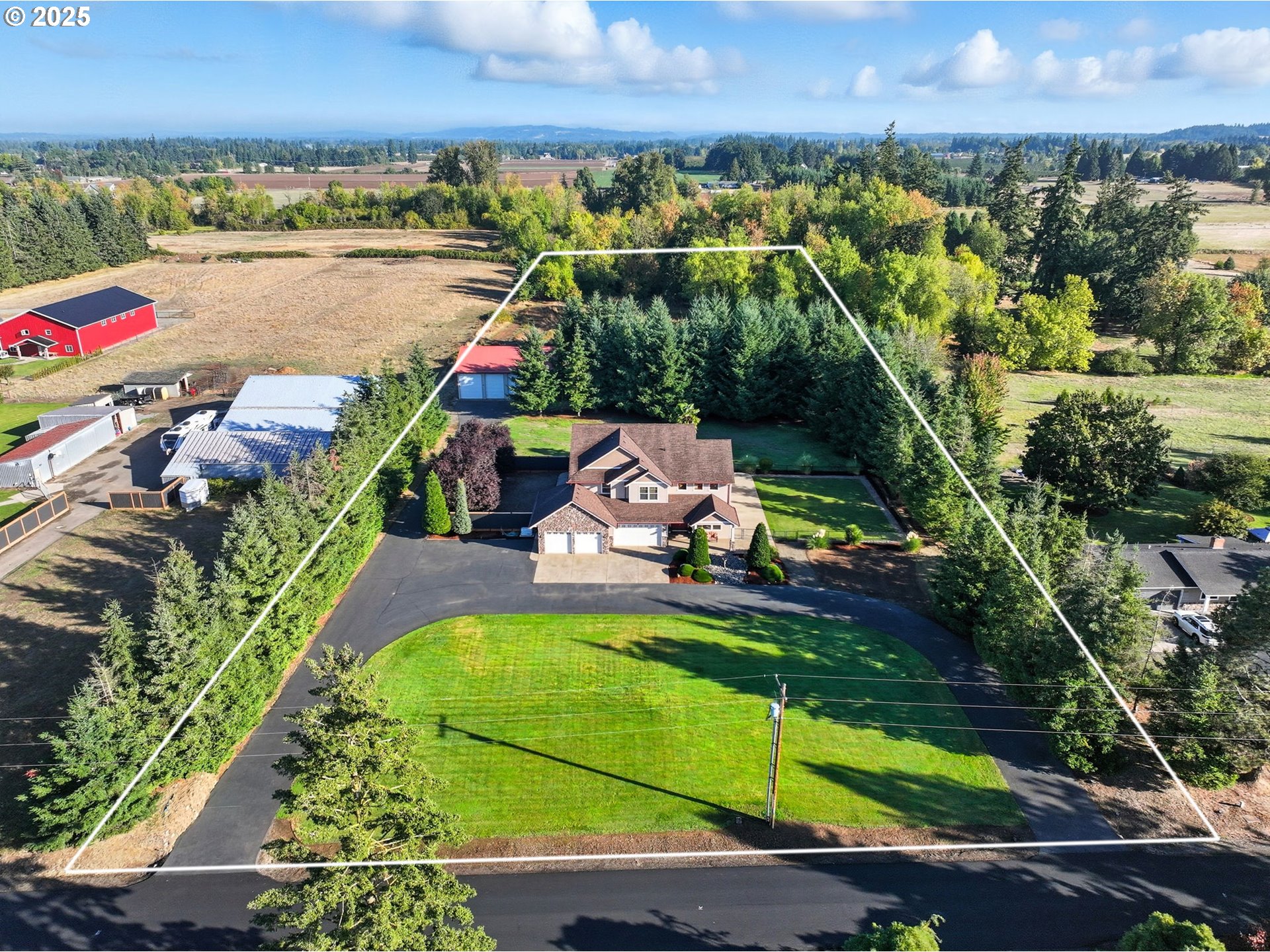 9573 South Gribble Road Canby, OR 97013 - Photo 48 of 48 a view of a swimming pool with a patio and a yard
