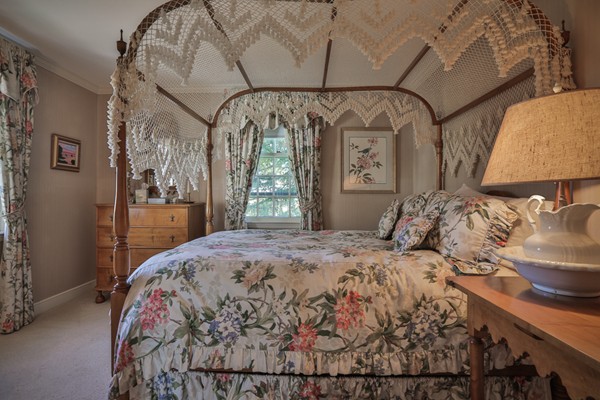 401 Jerusalem Road Cohasset, MA 02025 - Photo 14 of 29 a bedroom with a bed and a window