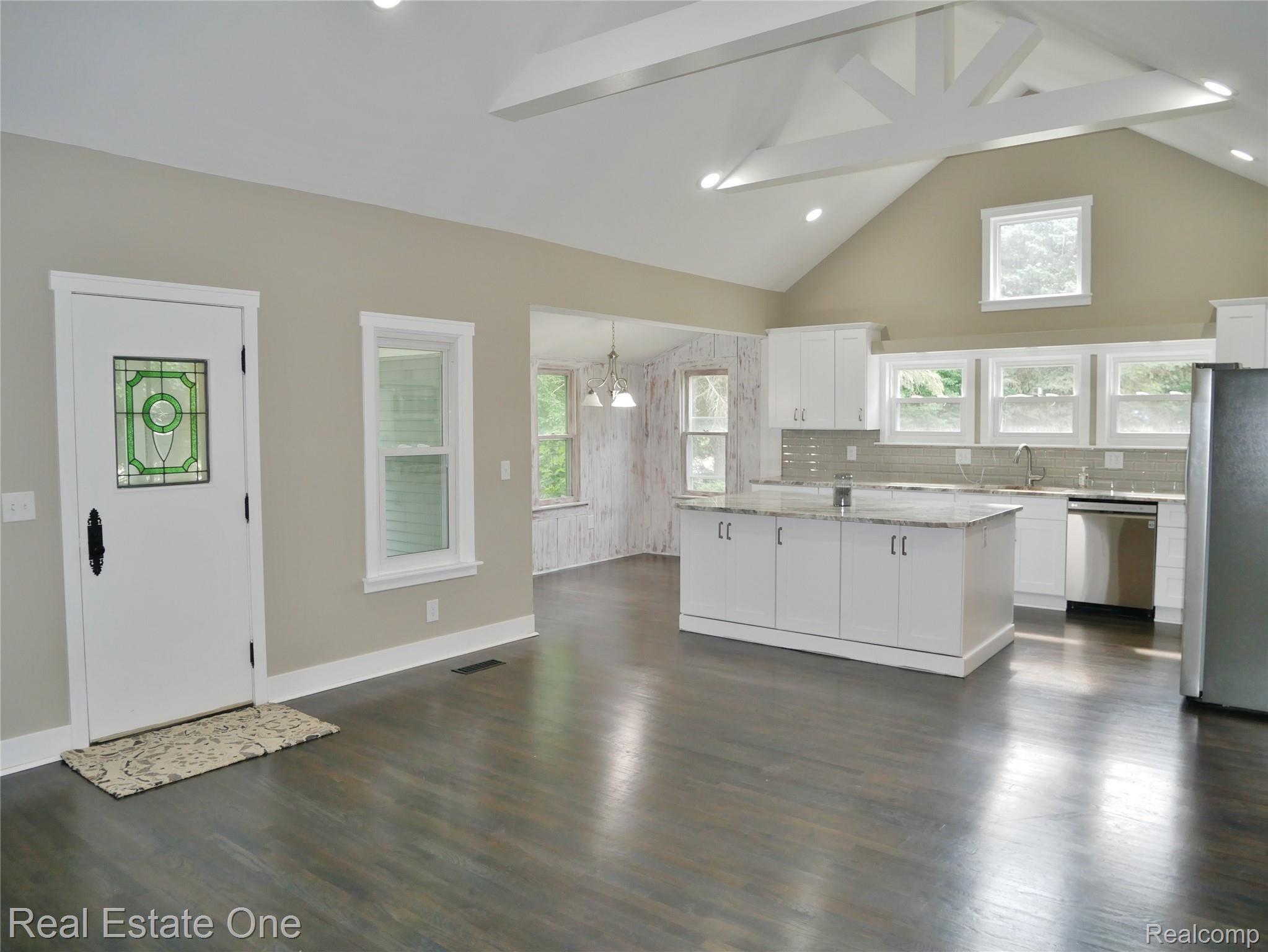 great rm to kitchen.JPG