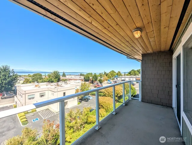 $3,050 | 520 Maple Street, Unit 204, Edmonds, WA 98020
