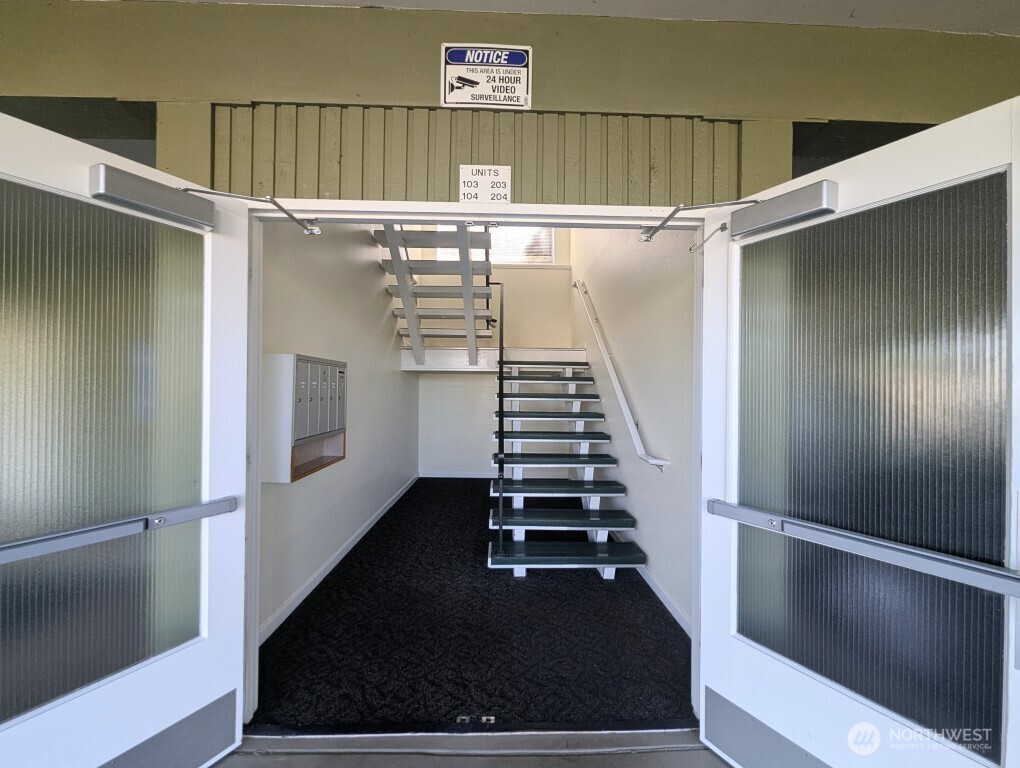 520 Maple Street, Unit 204 Edmonds, WA 98020 - Photo 3 of 20