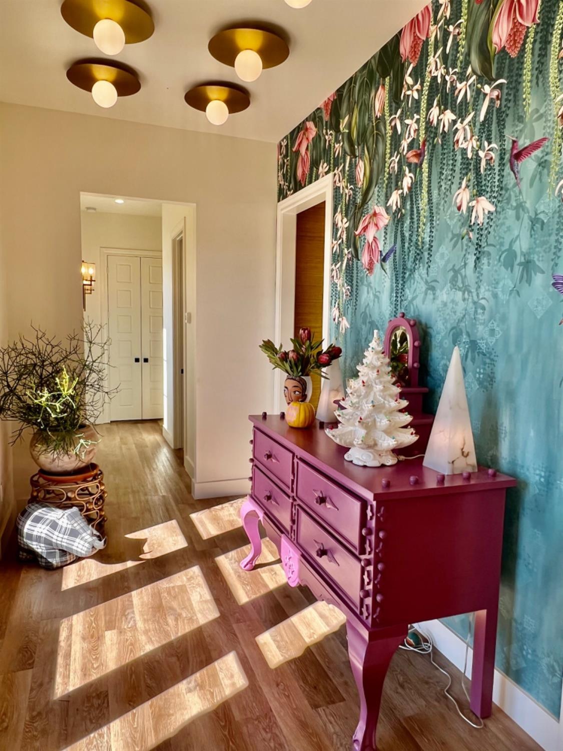 5902 112th Street Lubbock, TX 79424 - Photo 4 of 47 a living room with furniture and flowers