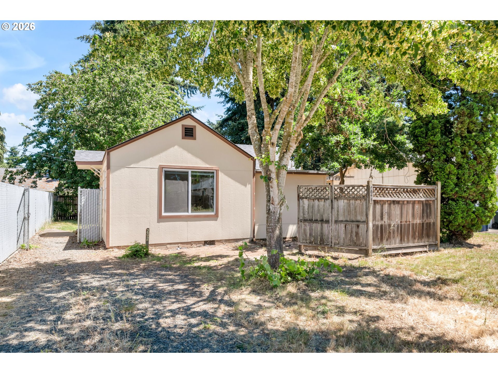 2025 Devos Street Eugene, OR 97402 - Photo 5 of 29