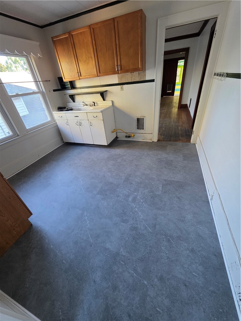 218 Congress Avenue Rochester, NY 14611 - Photo 8 of 14