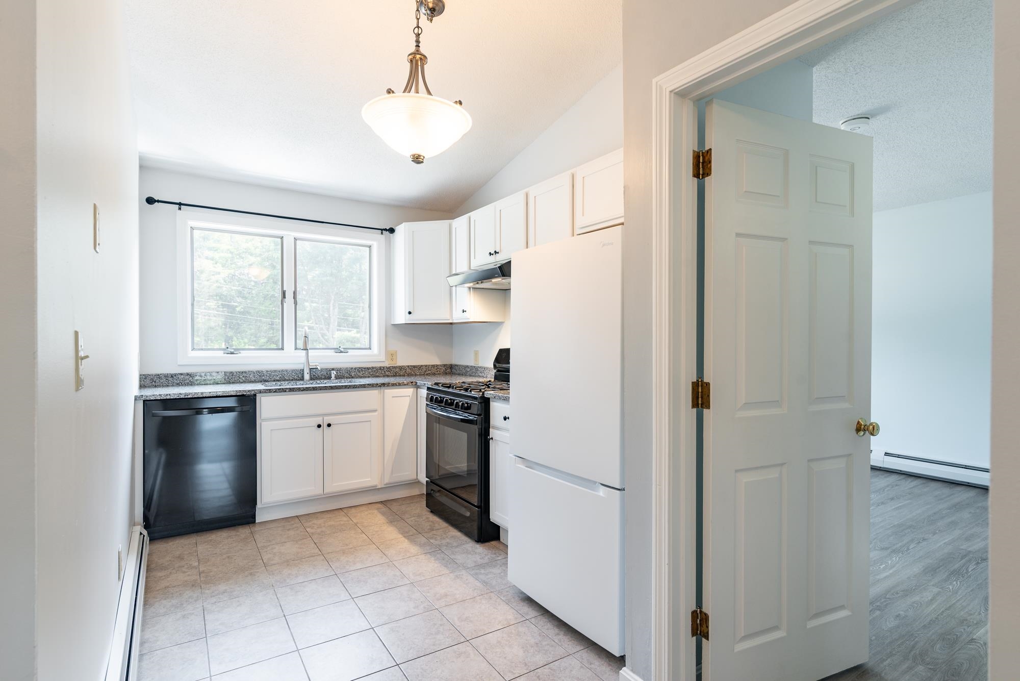 22 Meadowbrook Villiage Rochester, NH 03867 - Photo 7 of 29 Gallery Image 7