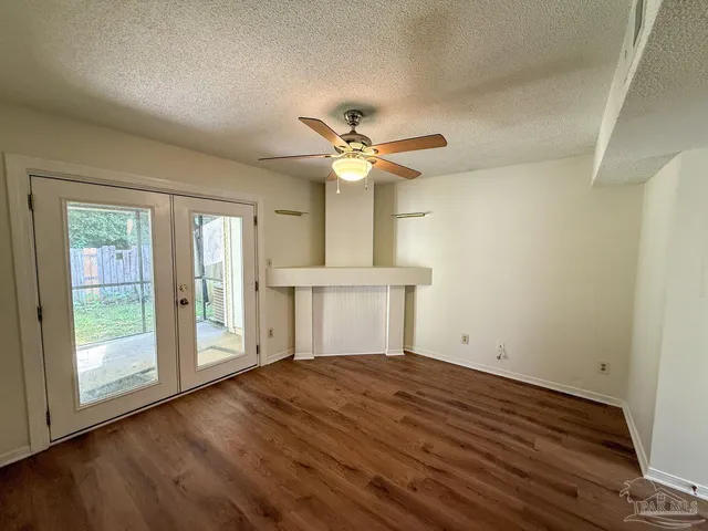 $1,250 | 424 East Burgess Road, Pensacola, FL 32504