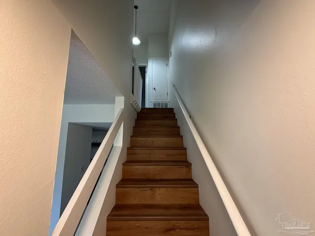 $1,250 | 424 East Burgess Road, Pensacola, FL 32504