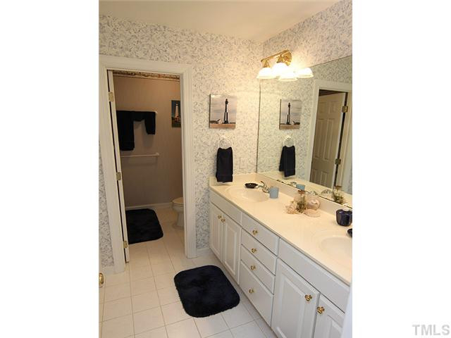 3404 Sir Colleton Court Raleigh, NC 27612 - Photo 18 of 25 Bathroom