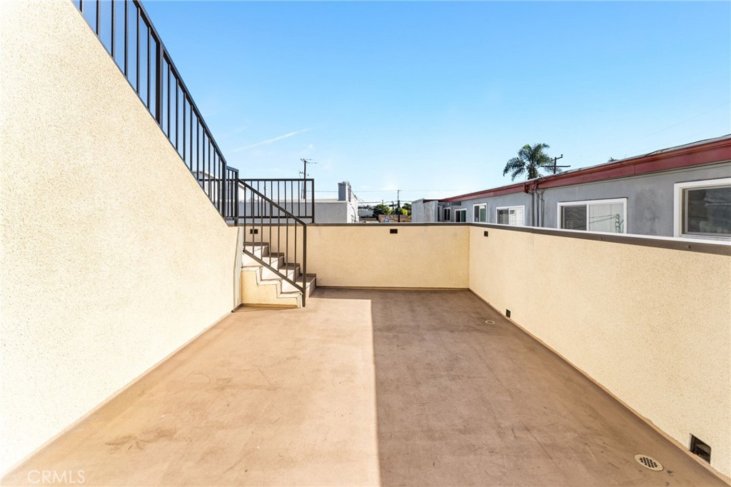 2430 East 7th Street Long Beach, CA 90814 - Photo 29 of 45 2nd story Deck