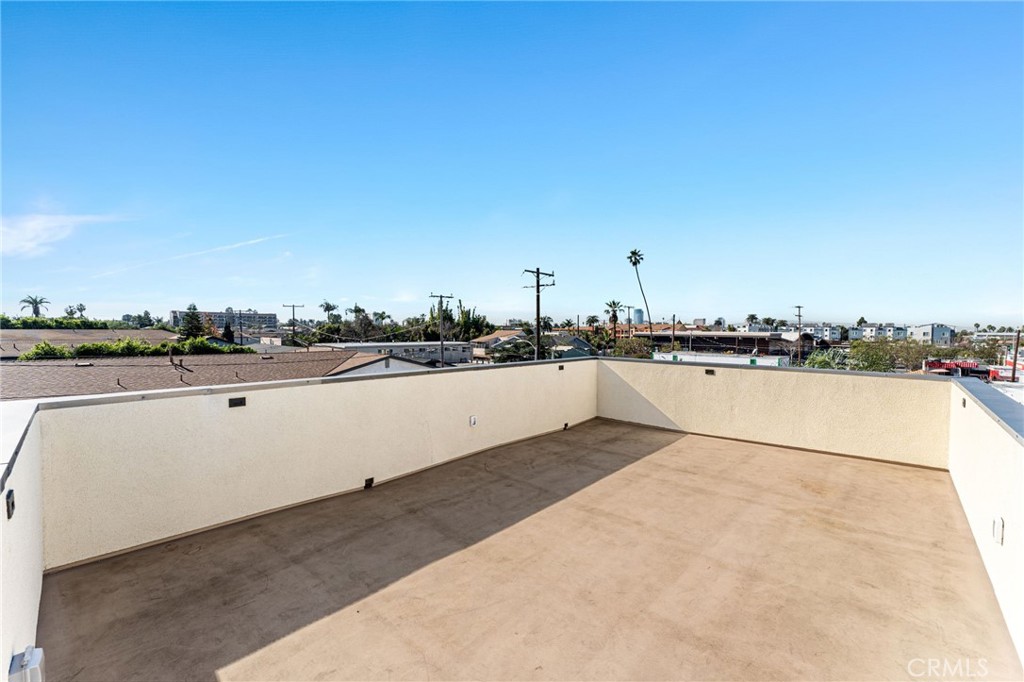 2430 East 7th Street Long Beach, CA 90814 - Photo 35 of 45 Roof top deck