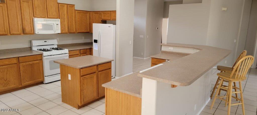 16835 South 15th Avenue Phoenix, AZ 85045 - Photo 3 of 24 a utility room with dryer and washer