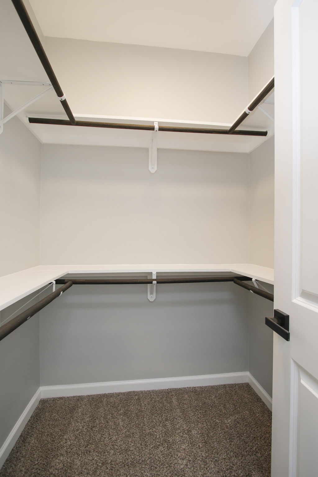 4337 Faulkner Street Houston, TX 77021 - Photo 29 of 39 a close view of closet