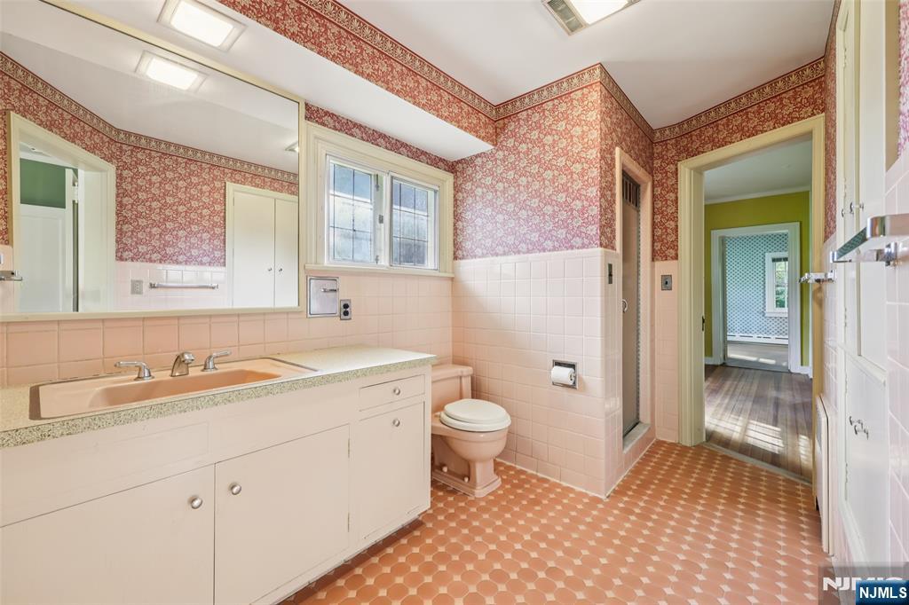 119 Sheridan Terrace Ridgewood, NJ 07450 - Photo 30 of 44 a bathroom with a sink a toilet and shower