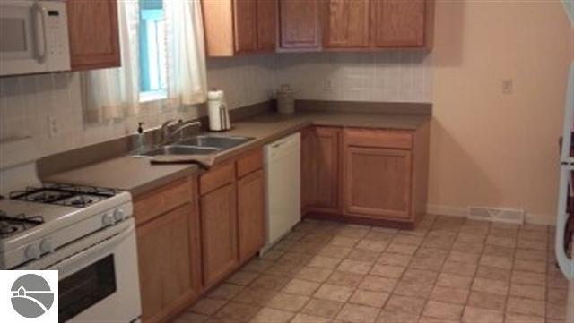 5394 Karlin Road Interlochen, MI 49643 - Photo 4 of 14 1731000-3.JPG