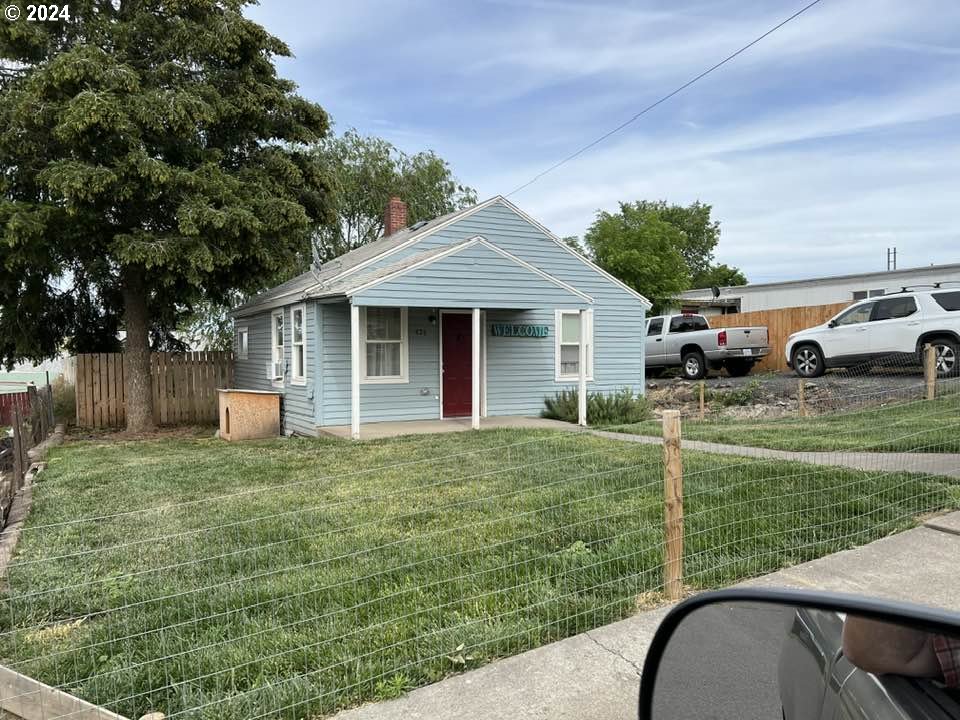 826 Southeast 8th Street Pendleton, OR 97801 - Photo 1 of 13 a house view with a garden space