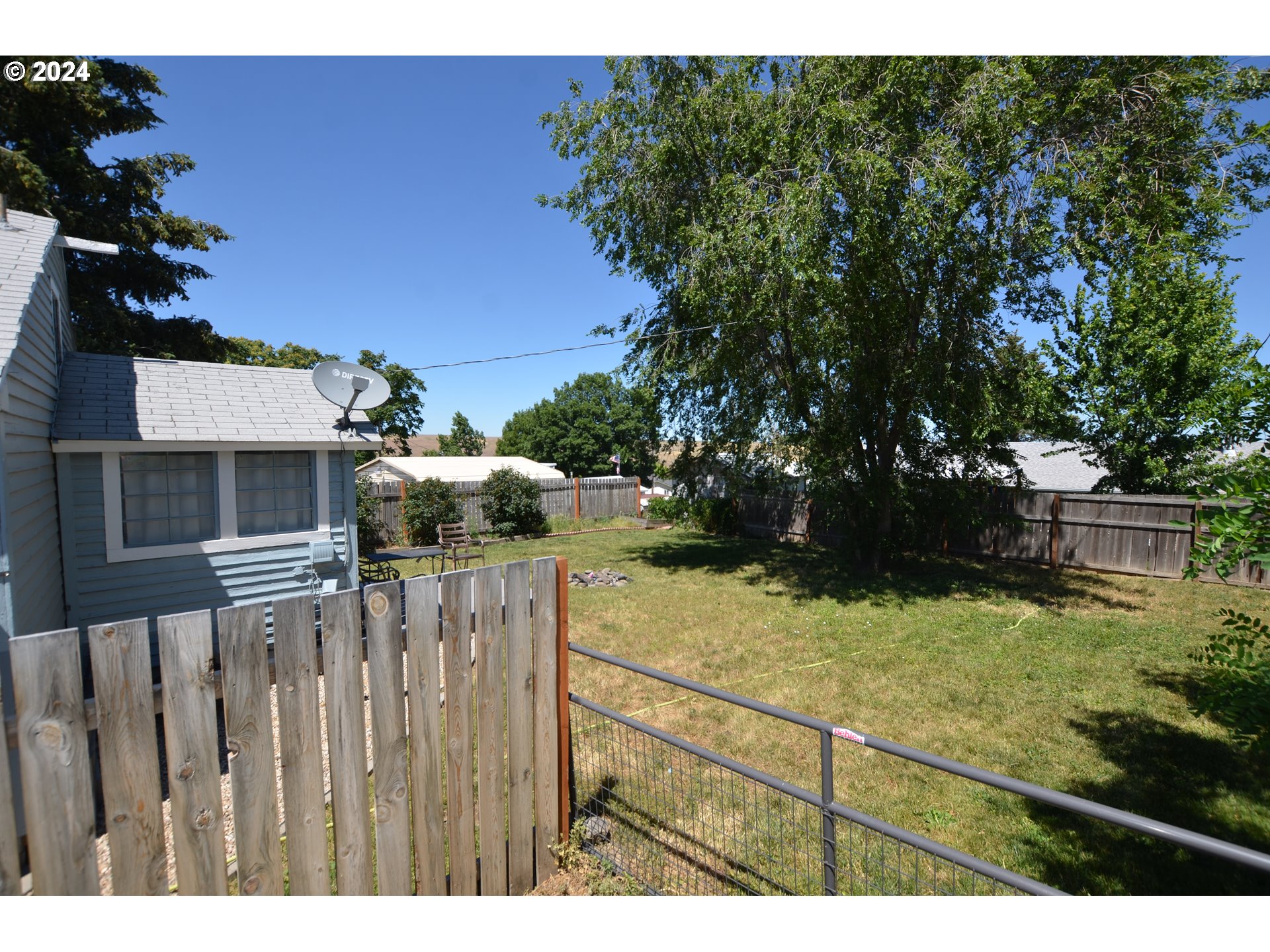 826 Southeast 8th Street Pendleton, OR 97801 - Photo 4 of 13 a view of a backyard